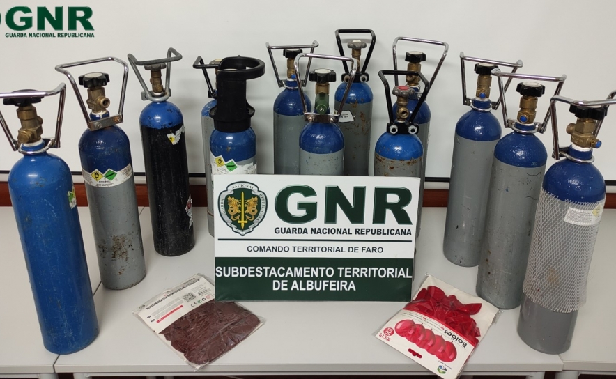 Apreensão de 13 botijas de «droga do riso» em Albufeira