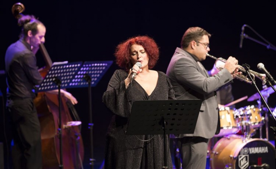 «Silves Alegria do Natal» leva Orquestra de Jazz do Algarve e Marta Hugon à Praça Al-Muthamid