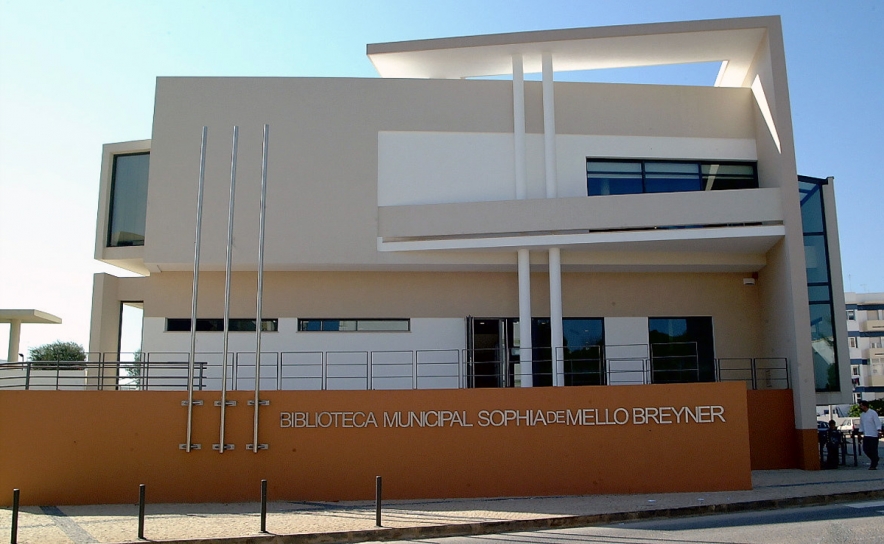 ELSA SERRA LEVA SESSÃO DE HISTÓRIAS, OFICINA DE CRIATIVIDADE E DE ESCRITA CRIATIVA À BIBLIOTECA DE LOULÉ