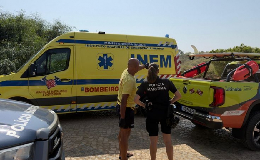 Elementos do Projeto «SeaWatch» auxiliam homem na barra de Cacela Velha