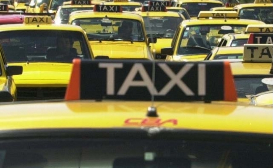 Táxis: Cerca de 200 veículos continuam em protesto em Faro