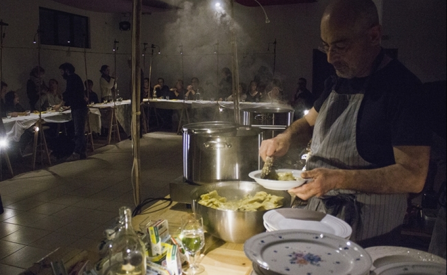 TEATRO CULINÁRIO «PASTA E BASTA» E CONCERTO DE PERIGO PÚBLICO COM COUPLE COFFEE SURPREENDERAM QUARTEIRA