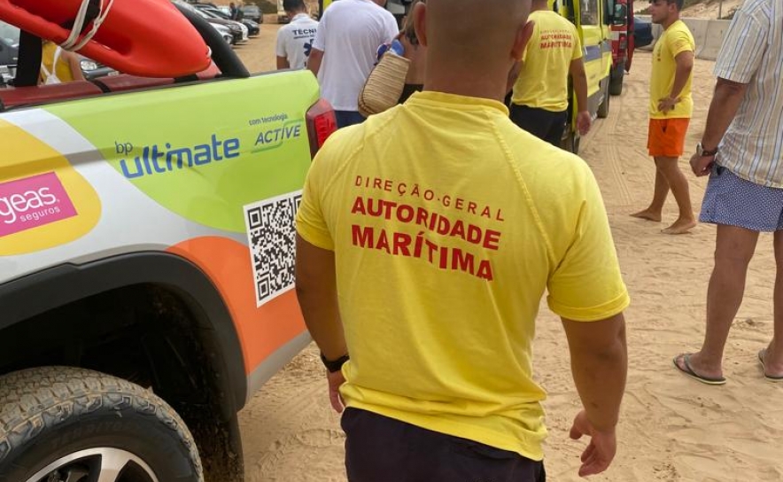 Homem de 82 anos auxiliado na praia do Cabeço em Castro Marim