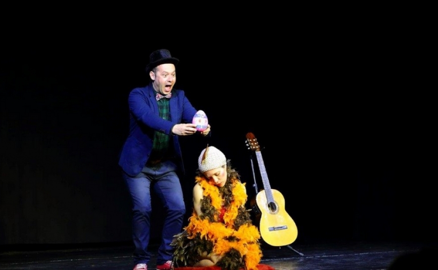 A galinha dos ovos coloridos