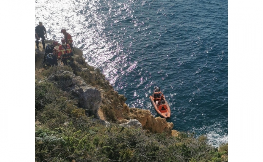 Resgatado homem após queda acidental numa falésia na Ponta da Piedade em Lagos