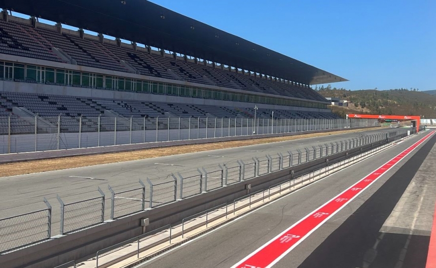 Autódromo Internacional do Algarve com Pista cheia em Outubro