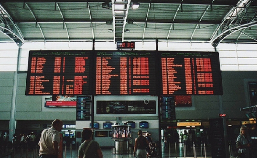 Inglês embarca no aeroporto de Faro com passaporte do irmão sem ser detetado