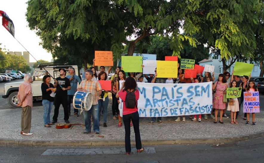 Eleições: Coligação PSD/CDS-PP recebida em Faro com protesto