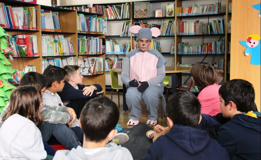 Crianças São-Brasenses desvendam magia do livro infantil 