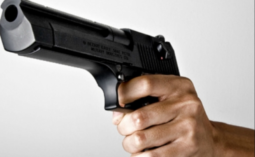 Centenas de pessoas concentradas em Lagos para seguir situação de homem barricado