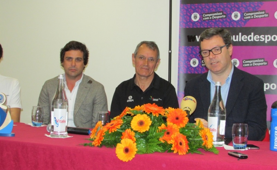 Telmo Pinto, Presidente da Junta de Freguesia de Quarteira; Fernando Feijão, Presidente da Federação Portuguesa de Triatlo; Hugo Nunes, Vice-Presidente da Câmara Municipal de Loulé