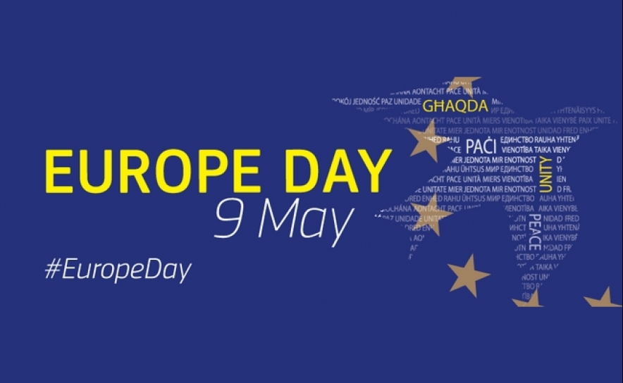 Europa em Lagos veste-se de azul e celebra o Mar