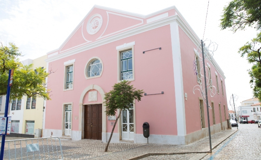 Biblioteca Municipal reabre após obras de remodelação