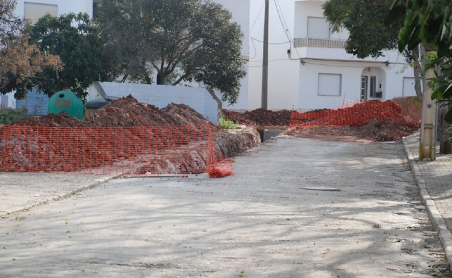 INICIOU-SE EMPREITADA DE REABILITAÇÃO DA URBANIZAÇÃO SILGARMAR (INTERIOR), EM SILVES