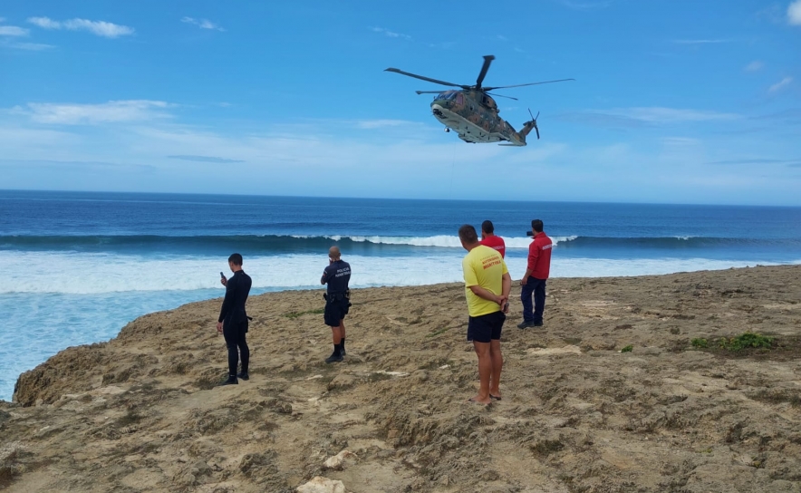 Resgatado surfista de uma zona rochosa isolada em Aljezur