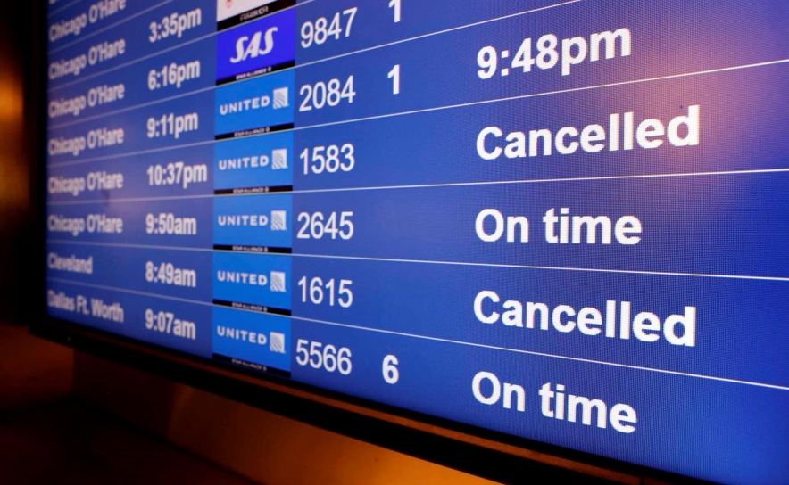 Covid-19: Mais de 5.600 voos cancelados em todo o mundo devido à nova variante