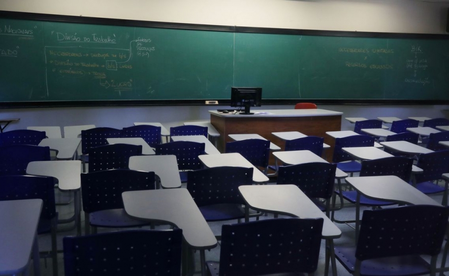 Covid-19: Debater a reabertura de escolas «é extremamente prematuro»