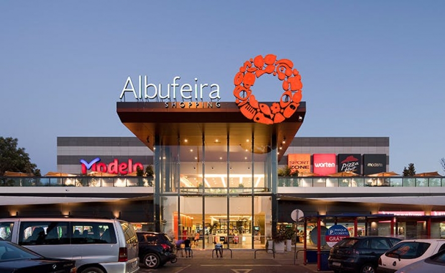 Centro Comercial de Albufeira reaberto após falso alarme de bomba