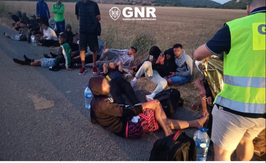 Migrantes que chegaram ao Algarve vão ser afastados de Portugal