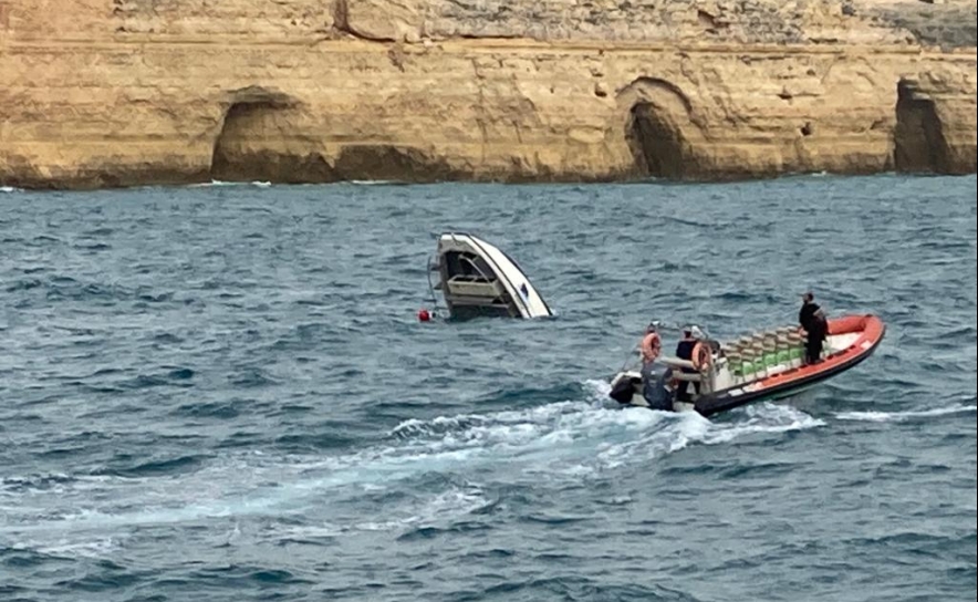 36 pessoas resgatadas do mar sem ferimentos após naufrágio em Lagoa no Algarve