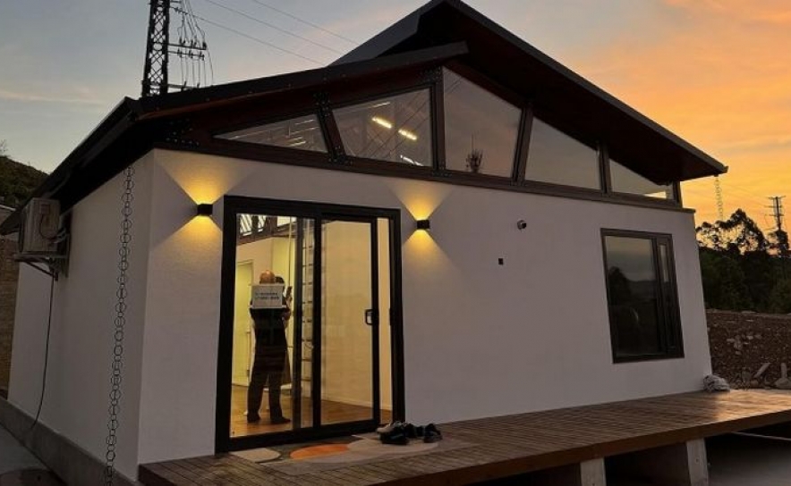 Casa pré-fabricada em betão por menos de 60.000 euros chega ao mercado