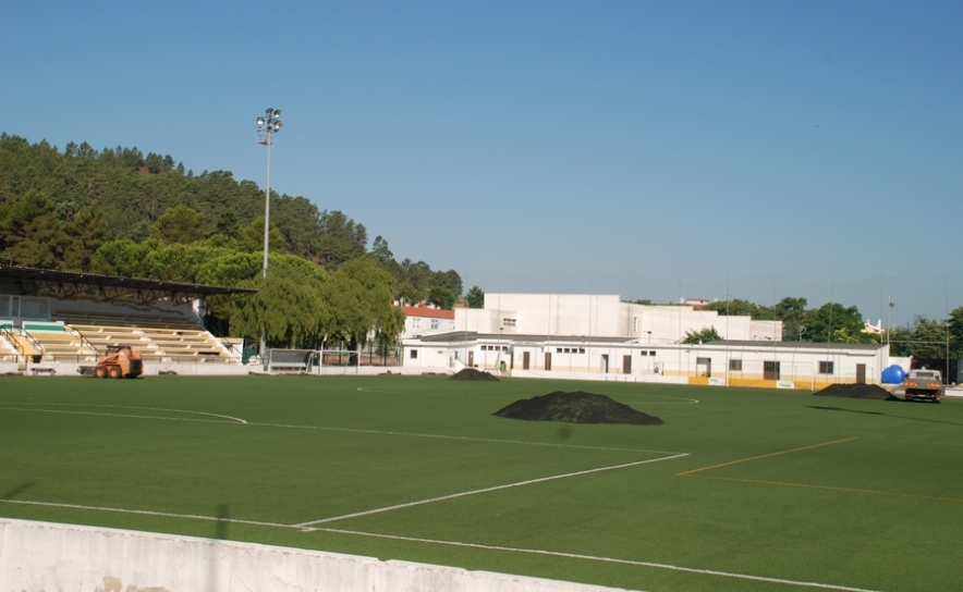 INICIARAM-SE AS OBRAS DO NOVO RELVADO SINTÉTICO DO CAMPO MUNICIPAL DE S. BARTOLOMEU DE MESSINES