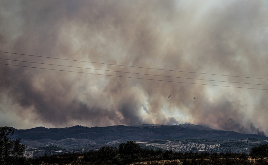 Incêndios: Mais de 570 bombeiros combatem fogo de Castro Marim, 58 pessoas retiradas