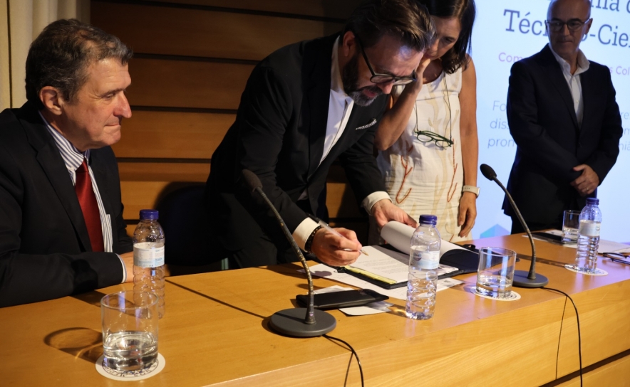 Luís Abranches Monteiro, presidente da Mesa da Assembleia da Associação Portuguesa de Urologia, Carlos Cortes, Bastonário da Ordem dos Médicos, Helena Canhão, presidente do Conselho de Escolas Médicas