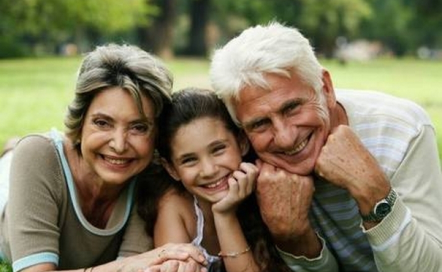 Câmara Municipal lança Concurso de Poesia «Avós e Netos»