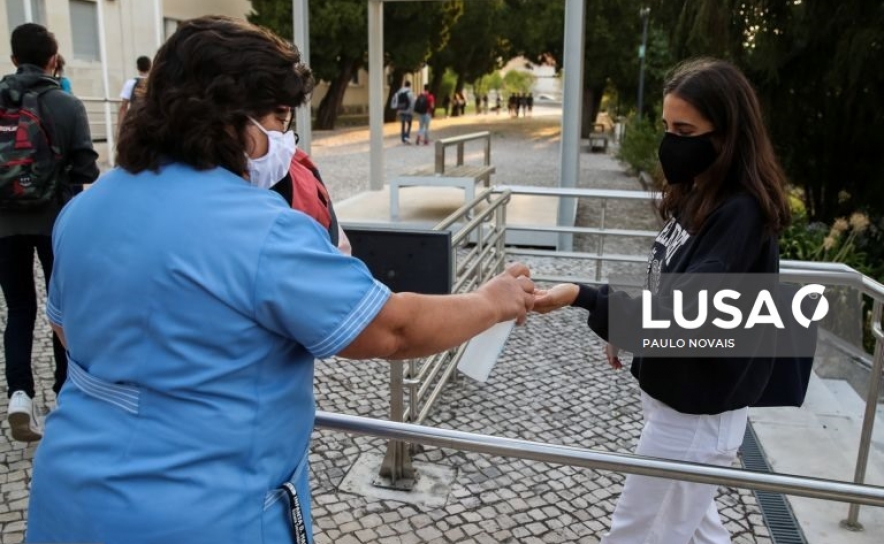 Covid-19: Professores, pessoal não docente e pessoas com trissomia 21 prioritários na vacina