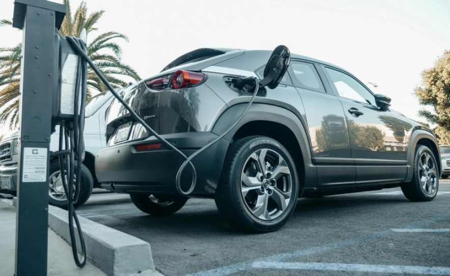 Quanto custa a licença para operar em pontos de carregamento elétrico?