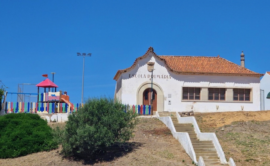 CÂMARA DE ALJEZUR LANÇA DE NOVO A EMPREITADA DE REQUALIFICAÇÃO DA  ESCOLA PRIMÁRIA DA CARRAPATEIRA, PARA INSTALAÇÃO DE CENTRO CULTURAL E COMUNITÁRIO DA CARRAPATEIRA 