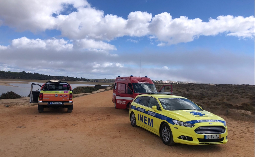 Homem morre no molhe de Alvor na sequência de uma queda acidental 