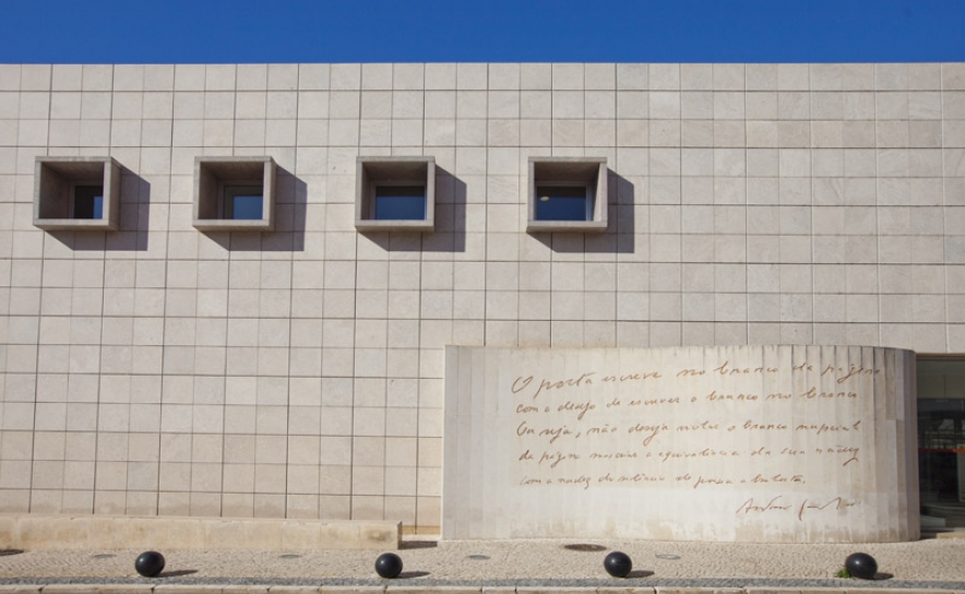 Biblioteca Municipal de Faro celebra a Poesia com miúdos e graúdos