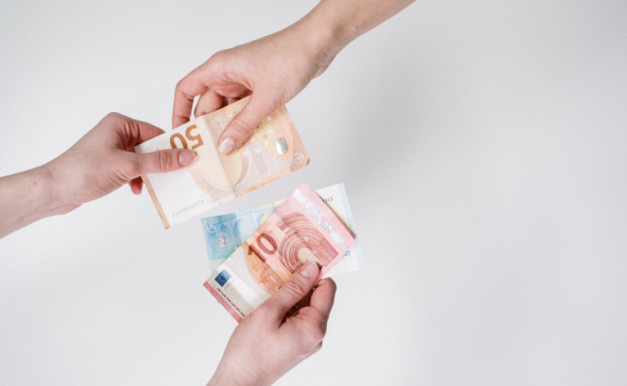 Poupança das famílias na Zona Euro cai para níveis pré-Covid-19