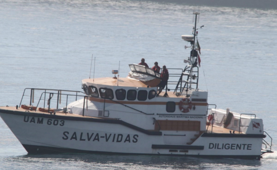 Assistência a embarcação em atividade marítima turística em Lagos