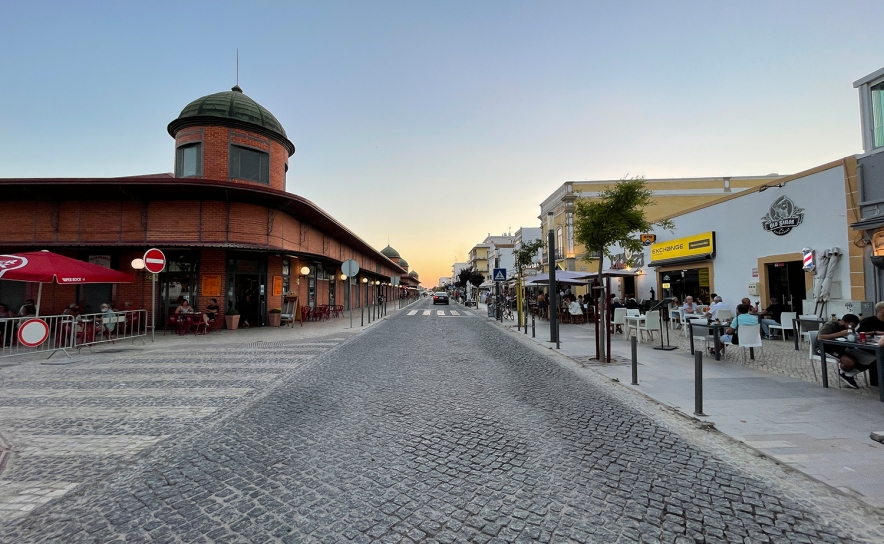 Avenida 5 de Outubro sem trânsito até 31 de agosto às sextas, sábados e domingos à noite