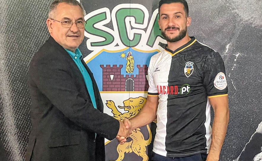 Médio Vítor Gonçalves renova com Farense por uma época