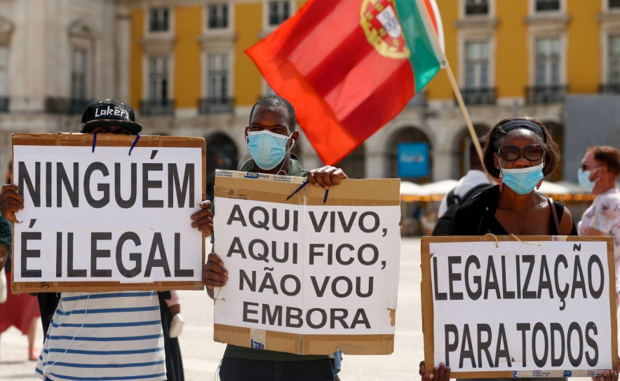 Imigrantes dizem que são «tratados como lixo» e denunciam injustiças no SEF