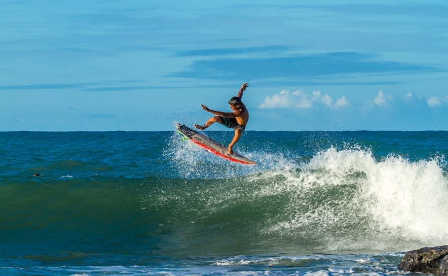 Surf mergulha na saúde mental | ajuda a reduzir stress e ansiedade