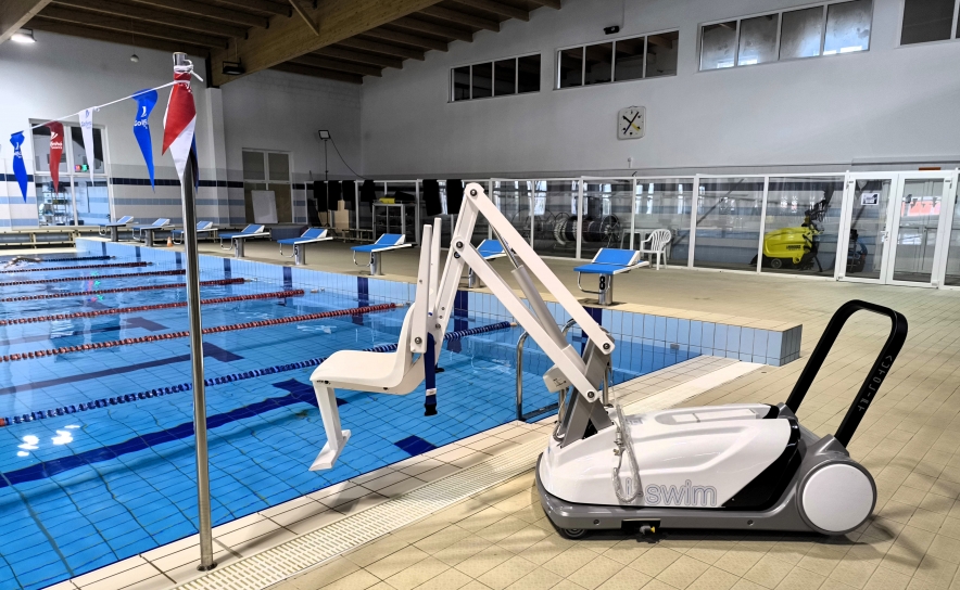 Piscinas Municipais reforçam acessibilidade com nova cadeira elevatória