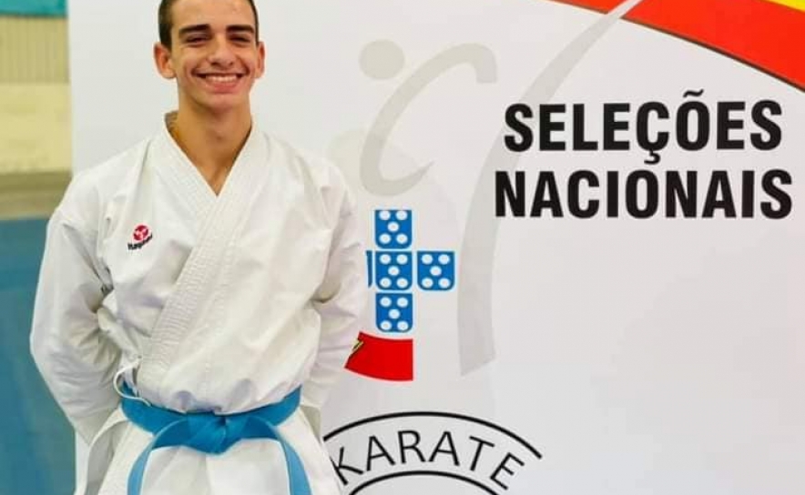 Atleta algarvio Artur Pires Neto em terceiro lugar no Campeonato Europeu de Karaté Júnior