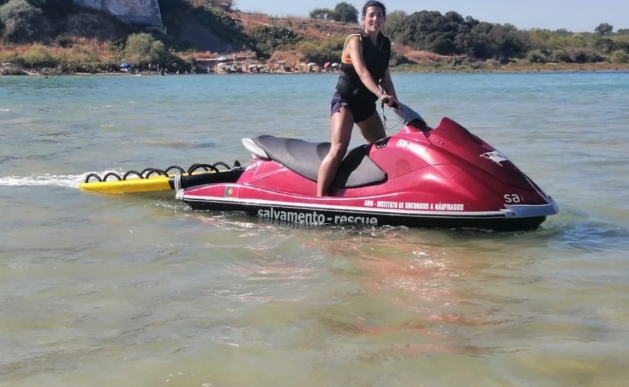 Elementos do Projeto «SeaWatch» resgatam duas mulheres na barra de Cacela Velha