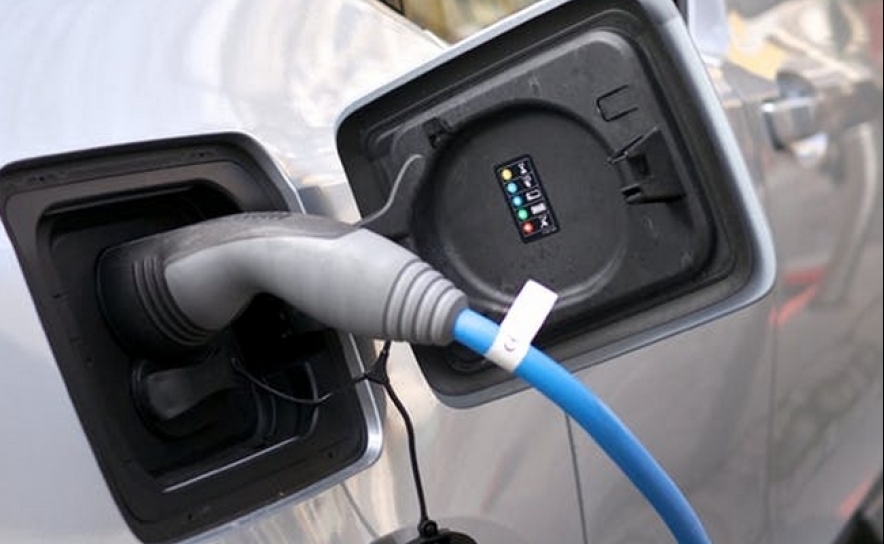 Governo quer renovar apoios à compra de carros elétricos em 2027