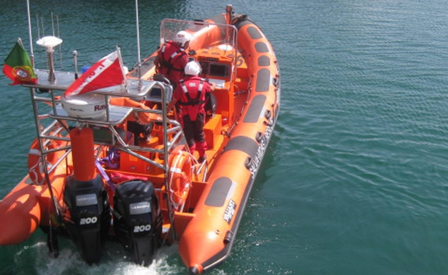 Assistência e reboque da embarcação «C4U» na Costa Vicentina