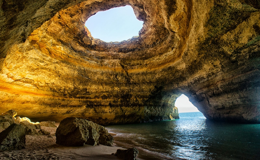 Jovens turistas resgatados de gruta em Lagoa