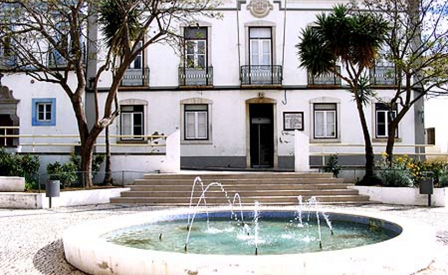 Câmara de Castro Marim demoliu edifício degradado na praia de Altura