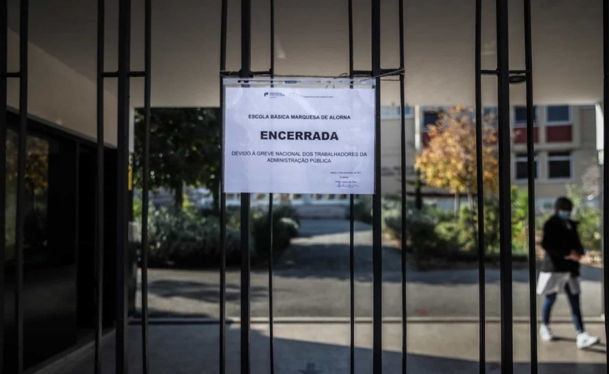 Greve encerrou cerca de 95% das escolas