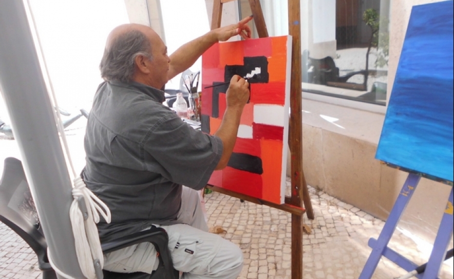 Pintor Larama expõe na Galeria da Biblioteca Municipal José Mariano Gago