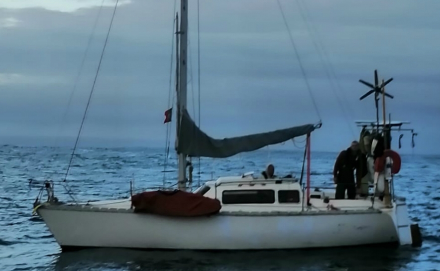  Polícia Marítima auxilia veleiro em dificuldades após interação com orcas ao largo de Sines